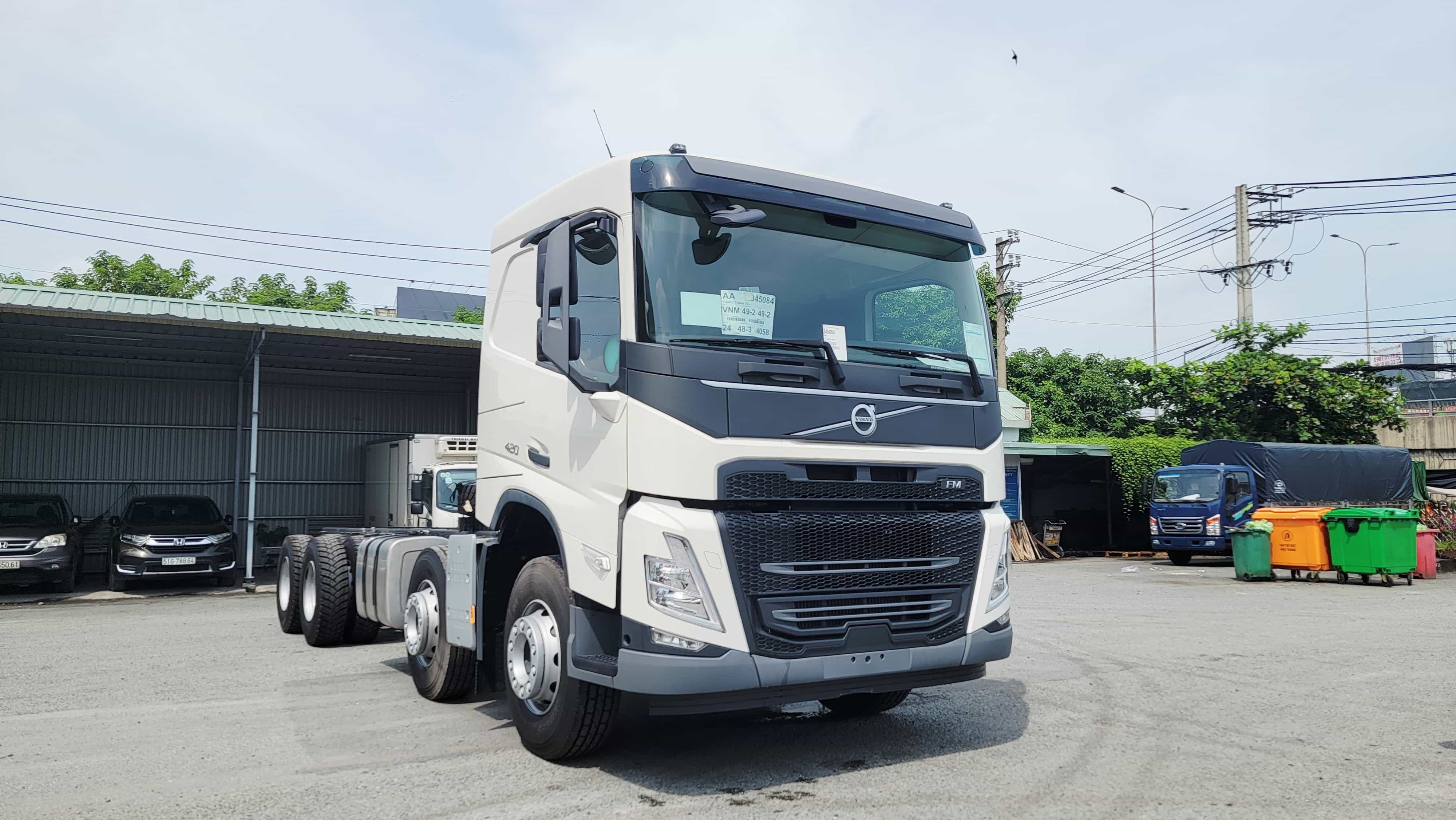 Xe tải 4 chân Volvo